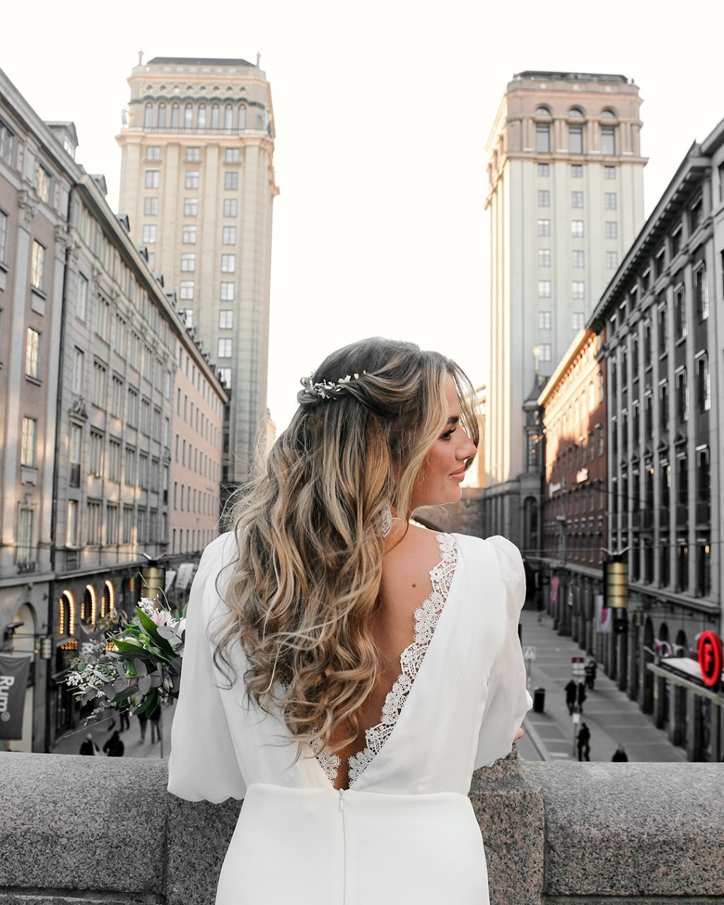 Photo #9 from rapunzelofsweden with the caption: You don't need a fairy godmother to help you look your best on your big day! Just apply a Sleek Hairband, style it – and walk down the aisle like a princess.

#rapunzelofsweden #hairextensions #hairband #haloextensions #longhairman