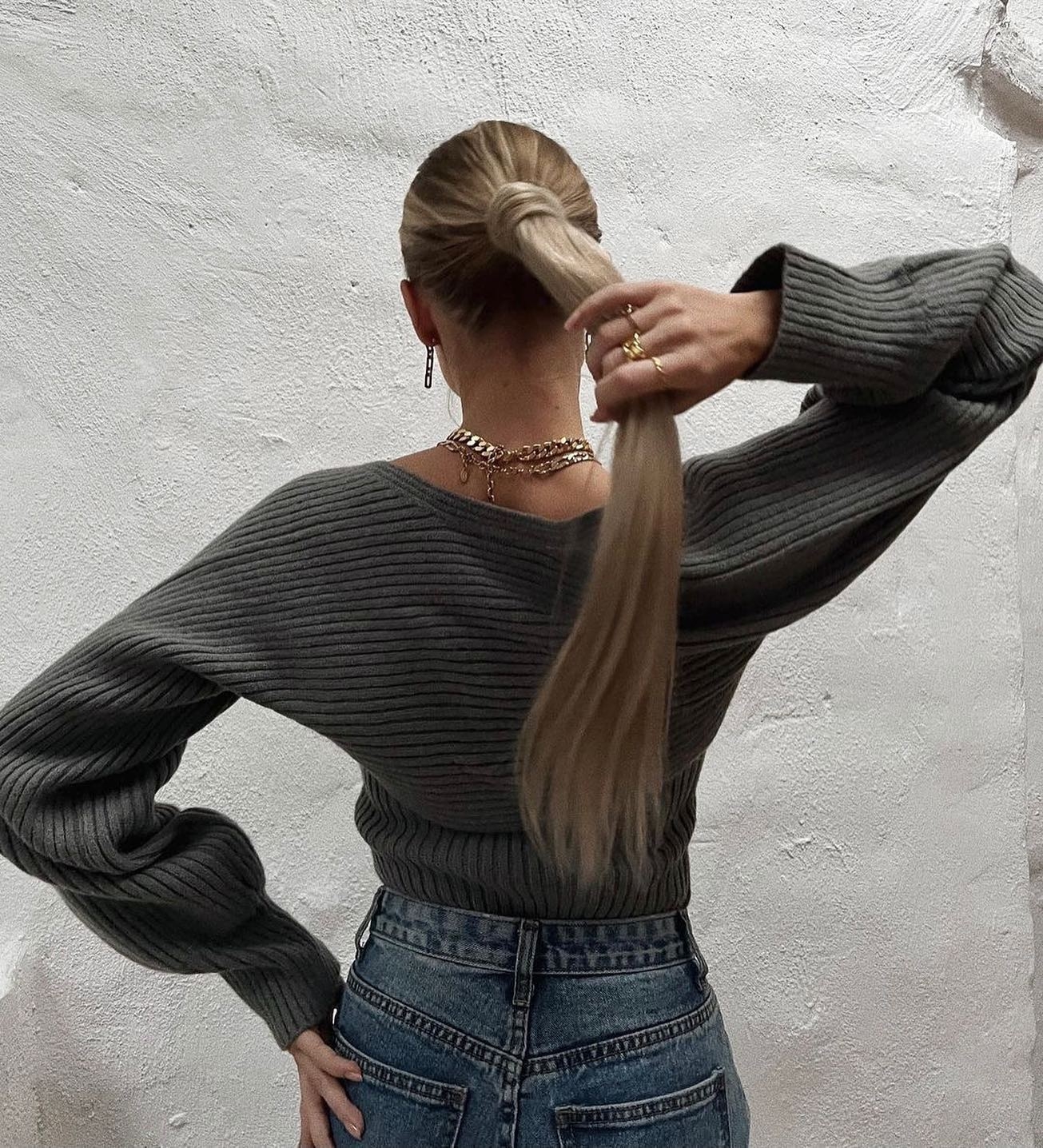 Photo from rapunzelofsweden with the caption Don’t miss out → Singles Day 15% OFF! @ninastrauss looks amazing in Sleek Clip-in Ponytail in colour M7.3/10.8🍦
-
#Rapunzelofsweden #hairextensions #singlesday