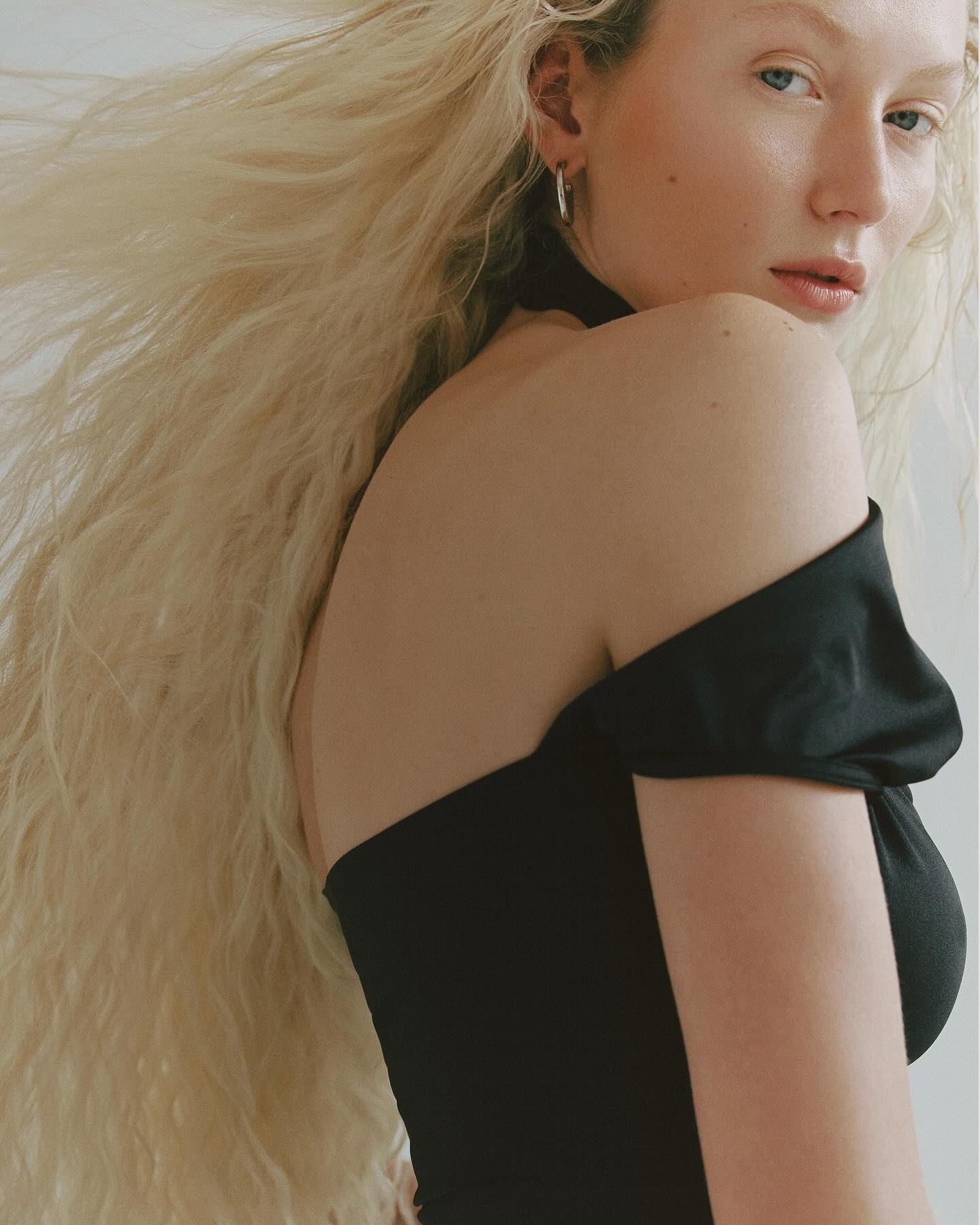 Photo from jasminzelenko with the caption sandra_martenss by jennwerner_ 

#hairbyjasmin #extensions #hairpiece #wavyhair #coils #mermaidhair #lovemyjob