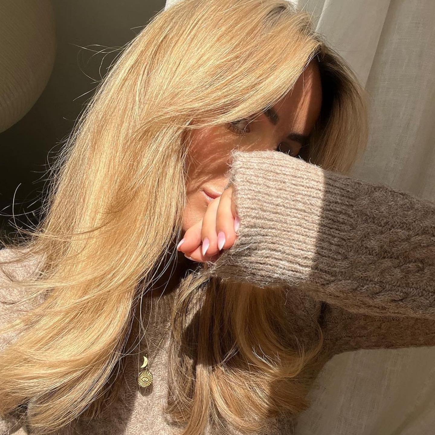 Photo from rapunzelofsweden with the caption Don’t miss out💥
Right now, we’re offering 15% off Tape Extensions when you buy at least 4 packs

Beauty @victoriasstil using Tape Extensions - Hazelnut Caramel Balayage & Cool Blonde Colormelt🤍

#hair #hairextensions #hairart #hairfashion #hairgoals #haircolor #style #dontmissout #hairideas #hairlove #haircut #hairtrends
