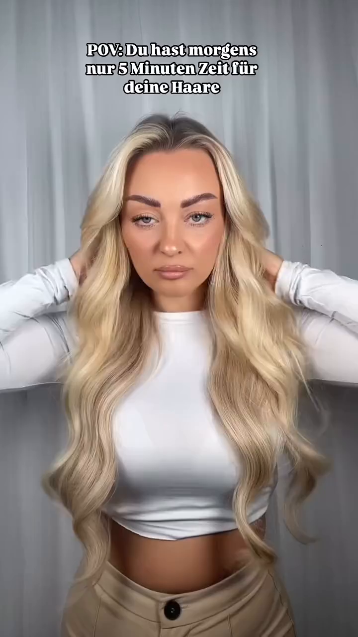 Video #1 from irinacejzer with the caption: Love my new Clip In Extensions from rapunzelofsweden 😍 
Habe extra zwei verschiedene Längen geholt um ein natürliches Layering zu kreieren, die Haare sind 100% Echthar und passen super zu meinen eigenen 🥰 

Shades/ Length: 
• Classic Clip-ins Straight / Medium Volume / 7 pieces
M7.3/10.8 Cendre Ash Blonde Mix 60 cm
• Invisible Clip-ins Straight / Light Volume / 3 pieces
B7.3/10.10 Cool Platinum Blonde Balayage 50 cm