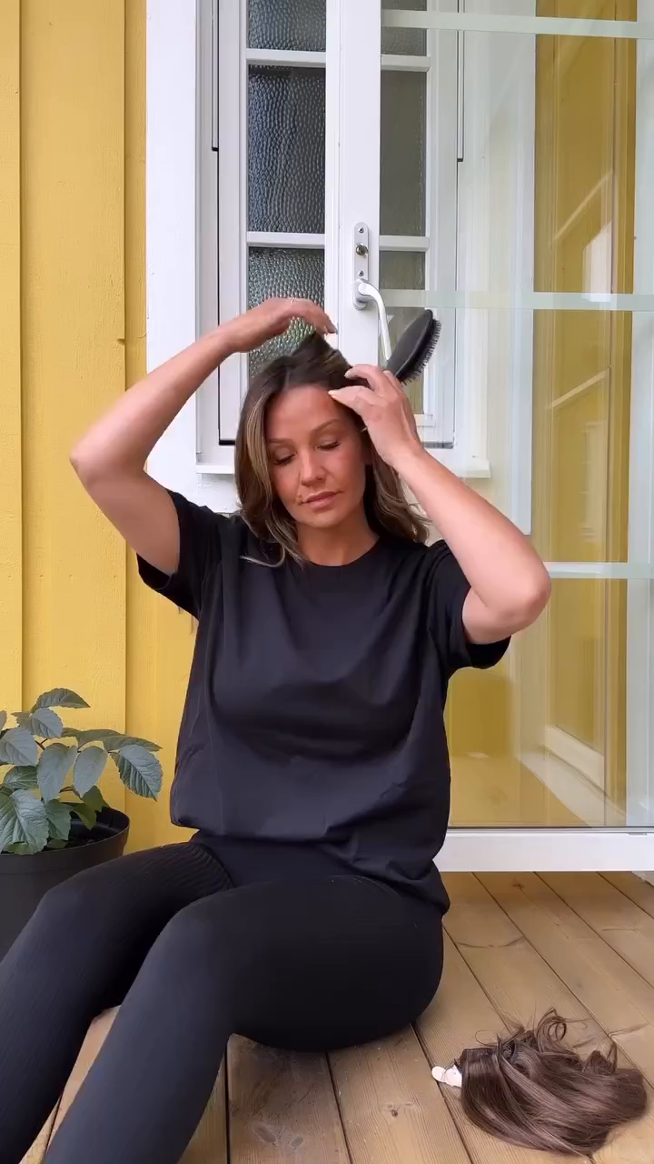 Video #11 from rapunzelofsweden with the caption: Add volume in an natural way by using only two clip-on pieces💫

Sleek clip-on Hazelnut Caramel Balayage🤎

#hair #hairtutorial #hairextensions #hairideas #hairvideos #hairgoals #hairstyle #hairart #hairtrends #looks #extensions #rapunzelofsweden #reels #reelsinstagram #reelsvideo #trend #trendingreels #trending